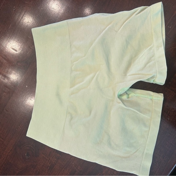 Alphalete amplify shorts - Picture 2 of 3